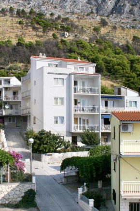 Apartments with a parking space Duce, Omis - 3190, Duće